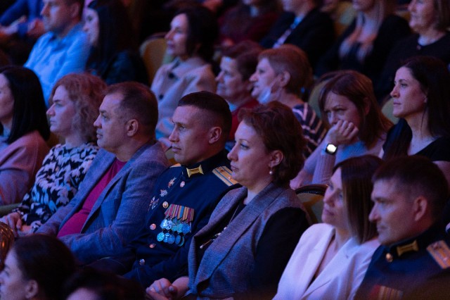 ​Центральный военный оркестр впервые выступил на новой сцене Большого театра в Москве